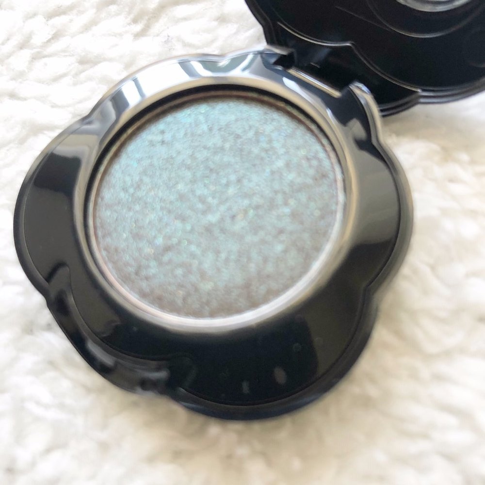 🌺 Petals to the Metal Eyeshadow - Picture 4 of 5